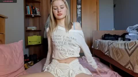 ShyLuna online show from 04.24.26