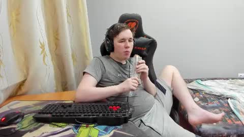Snapshot of iliaskrislove chatting on 06.25.26 iliaskris online show from 06.25.26