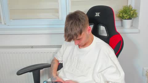 Snapshot of illusions888 chatting on 12.12.24 D-Illusion online show from 12.12.24