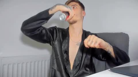 Snapshot of illusions888 chatting on 11.18.25 D-Illusion online show from 11.18.25