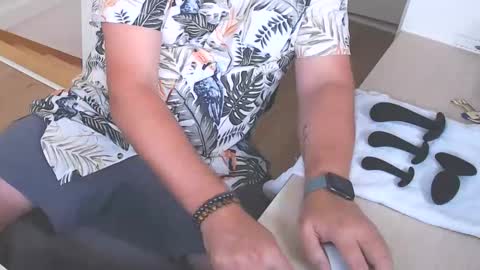 Beachside Lad online show from 02.03.25