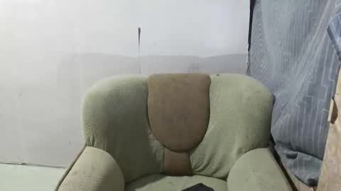 Snapshot of ilove_squirting18 chatting on 10.17.25 KATRINA online show from 10.17.25