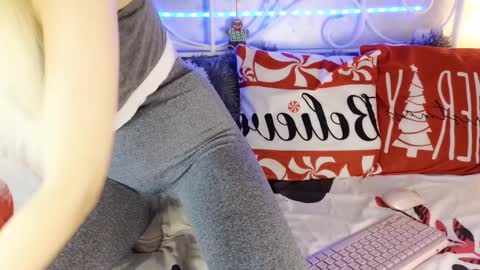 Snapshot of iloveextremestuff chatting on 12.14.24 nicollee online show from 12.14.24