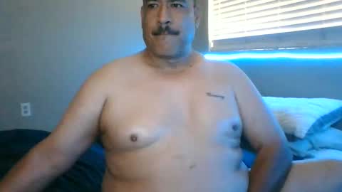 Snapshot of imbackmandosuknw chatting on 11.24.25 imbackmandosuknw online show from 11.24.25