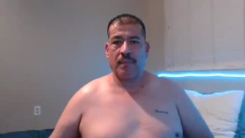 Snapshot of imbackmandosuknw chatting on 12.01.25 imbackmandosuknw online show from 12.01.25