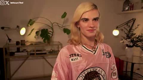 Snapshot of imkawaiiboi chatting on 10.08.25 sasha hethey online show from 10.08.25