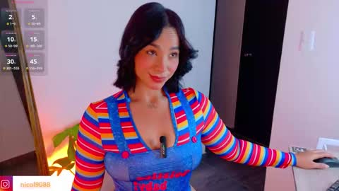 Snapshot of imleana chatting on 11.27.25 Leana online show from 11.27.25