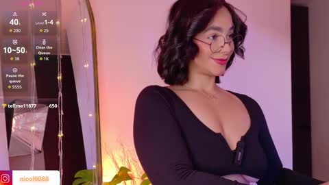 Snapshot of imleana chatting on 12.18.25 Leana online show from 12.18.25