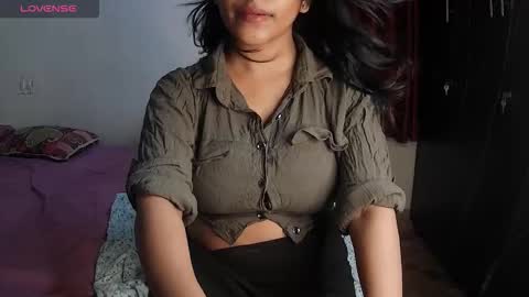 Snapshot of imlovelyrose chatting on 11.05.25 ROSE online show from 11.05.25