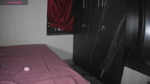 Snapshot of imlovelyrose chatting on 11.09.25 ROSE online show from 11.09.25