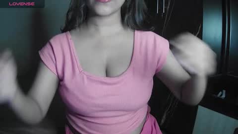 Snapshot of imlovelyrose chatting on 01.05.26 ROSE online show from 01.05.26