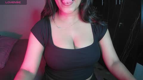 Snapshot of imlovelyrose chatting on 01.10.26 ROSE online show from 01.10.26