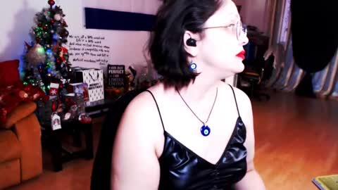 Snapshot of imperatrizasado chatting on 12.13.24 Empress online show from 12.13.24