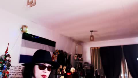 Snapshot of imperatrizasado chatting on 12.24.24 Empress online show from 12.24.24