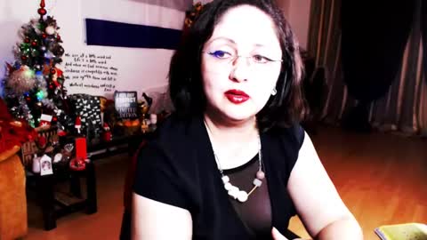 Snapshot of imperatrizasado chatting on 12.25.24 Empress online show from 12.25.24