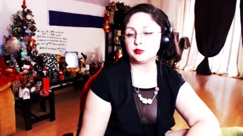 Snapshot of imperatrizasado chatting on 12.26.24 Empress online show from 12.26.24