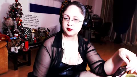 Snapshot of imperatrizasado chatting on 02.05.25 Empress online show from 02.05.25
