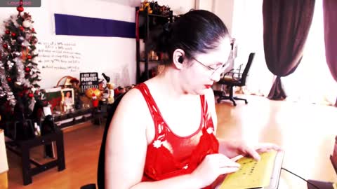 Snapshot of imperatrizasado chatting on 02.14.25 Empress online show from 02.14.25