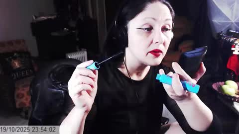 Snapshot of imperatrizasado chatting on 10.19.25 Empress online show from 10.19.25