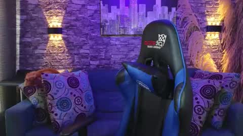 Karen  online show from 10.03.25