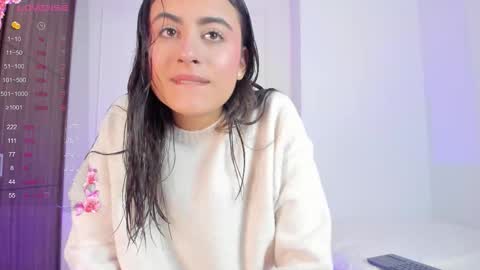 Snapshot of imsofi_kf chatting on 10.20.25 Sofia Guzman Schedule 12 - 8 PM GMT-5 online show from 10.20.25