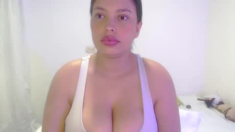 Snapshot of imsweetlips chatting on 10.18.25 imsweetlips online show from 10.18.25