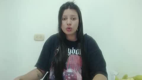 Snapshot of imsweetlips chatting on 10.19.25 imsweetlips online show from 10.19.25