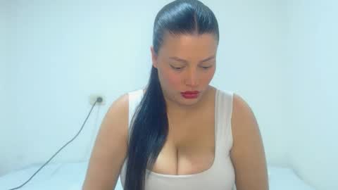 Snapshot of imsweetlips chatting on 11.14.25 imsweetlips online show from 11.14.25