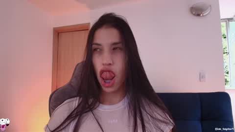 TAYLOR  online show from 11.17.25