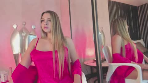 imvictoria_ online show from 11.04.25