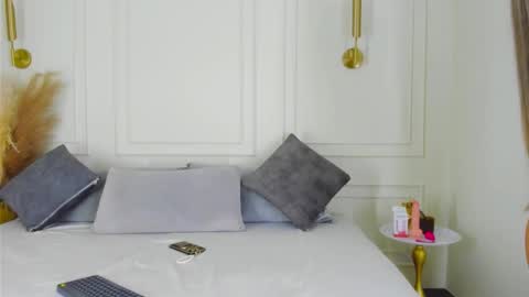 imvictoria_ online show from 12.04.25