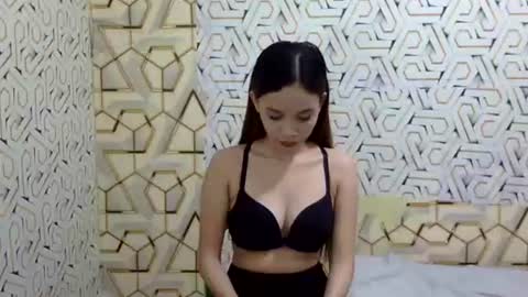 Snapshot of imyourgirl_vanessa26 chatting on 08.02.26 Im sad because im lonely wish help me here online show from 08.02.26