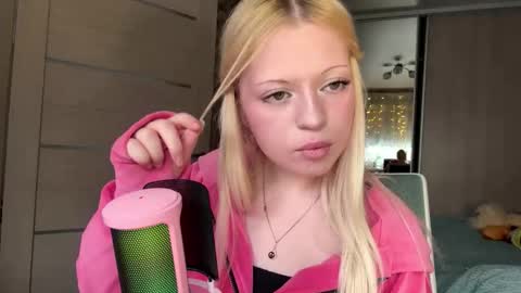 Snapshot of inamillsap chatting on 03.06.26 Lola online show from 03.06.26