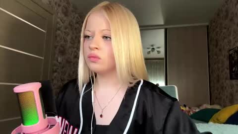 Snapshot of inamillsap chatting on 03.08.26 Lola online show from 03.08.26