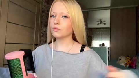 Snapshot of inamillsap chatting on 03.15.26 Lola online show from 03.15.26