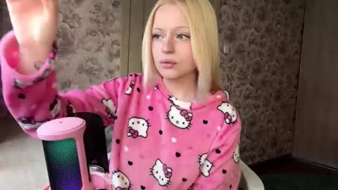 Snapshot of inamillsap chatting on 03.20.26 Lola online show from 03.20.26