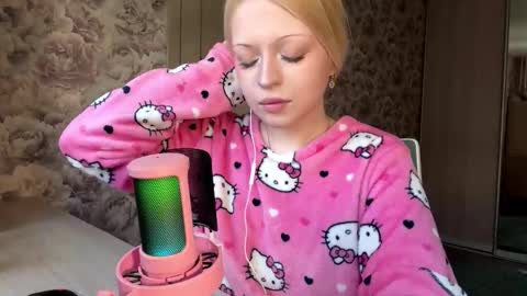 Snapshot of inamillsap chatting on 03.21.26 Lola online show from 03.21.26