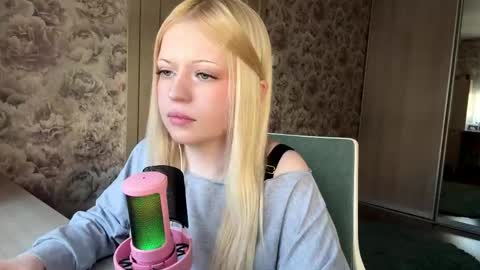 Snapshot of inamillsap chatting on 03.22.26 Lola online show from 03.22.26