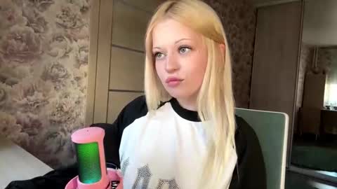 Snapshot of inamillsap chatting on 03.26.26 Lola online show from 03.26.26