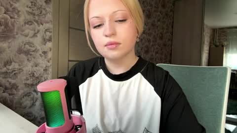 Snapshot of inamillsap chatting on 03.27.26 Lola online show from 03.27.26