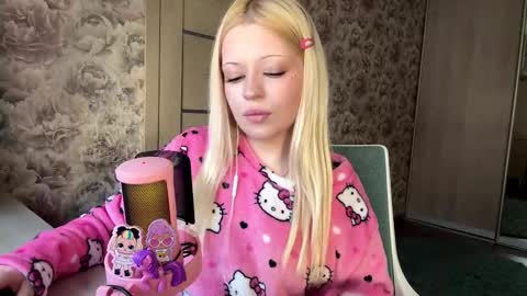 Snapshot of inamillsap chatting on 03.28.26 Lola online show from 03.28.26