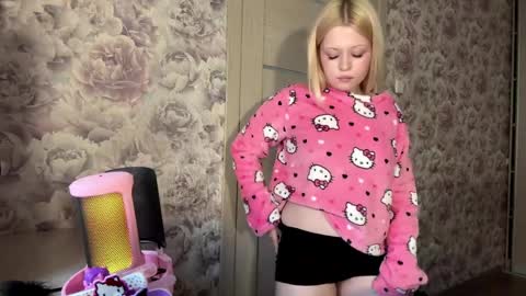 Snapshot of inamillsap chatting on 04.01.26 Lola online show from 04.01.26