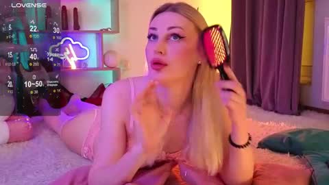 Snapshot of inchcaser chatting on 04.25.26 Dina Help me reach 100 likes online show from 04.25.26