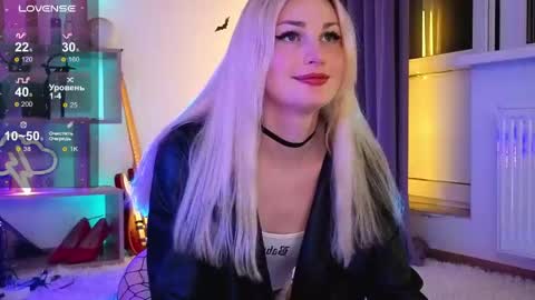 Snapshot of inchcaser chatting on 05.10.26 Dina Help me reach 100 likes online show from 05.10.26