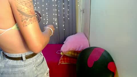 Snapshot of indaypakay_ts chatting on 12.13.24 Pakay online show from 12.13.24