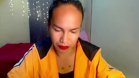 Snapshot of indaypakay_ts chatting on 12.14.24 Pakay online show from 12.14.24