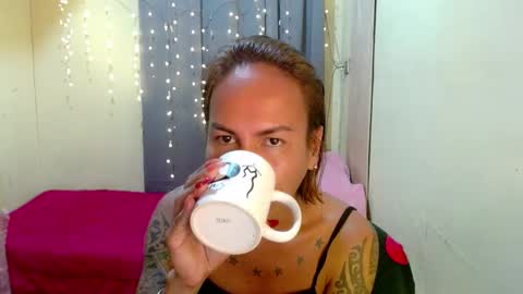 Snapshot of indaypakay_ts chatting on 01.10.25 Pakay online show from 01.10.25