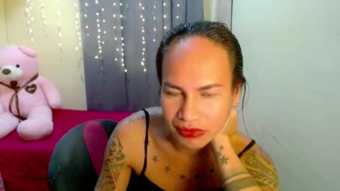 Snapshot of indaypakay_ts chatting on 02.08.25 Pakay online show from 02.08.25