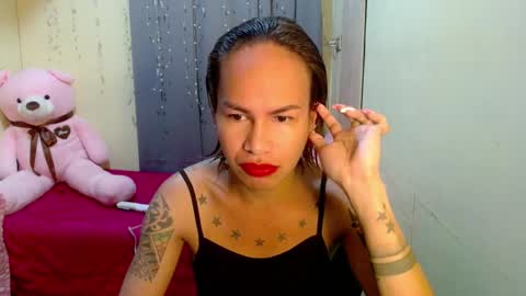 Snapshot of indaypakay_ts chatting on 02.13.25 Pakay online show from 02.13.25