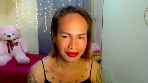 Snapshot of indaypakay_ts chatting on 02.19.25 Pakay online show from 02.19.25